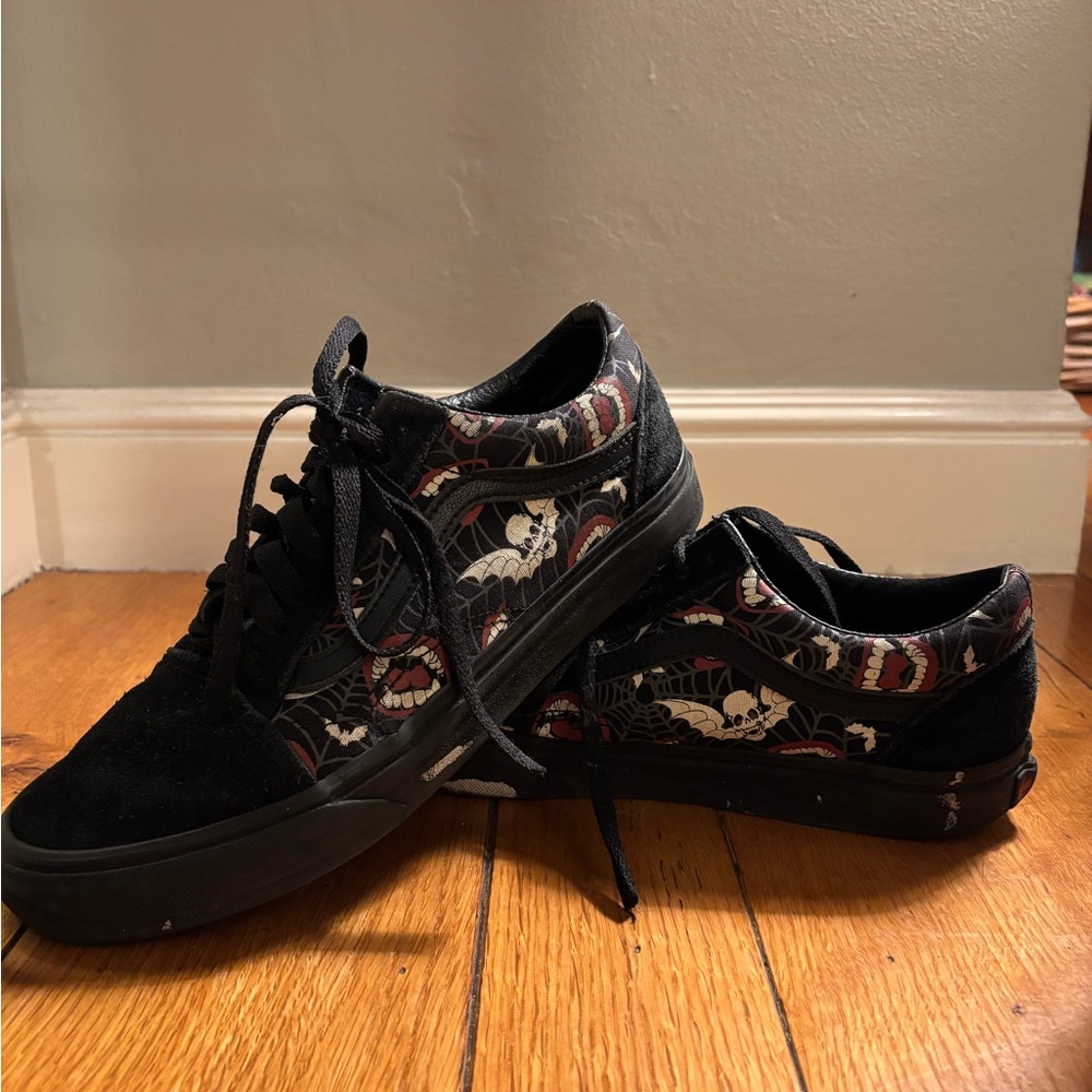 Vans Old Skool Glow Frights Bat Skull Vampire